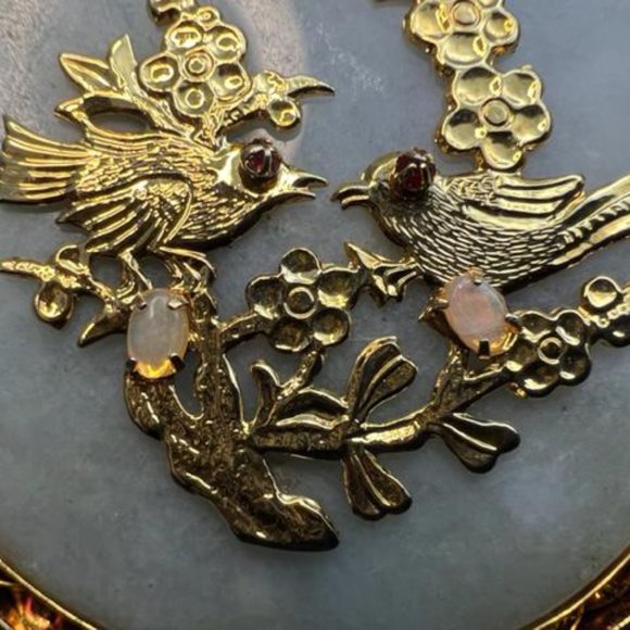 VINTAGE JADE JADEITE 14K GOLD PLATED TWO BIRDS ON A BAMBOO - Picture 2 of 6